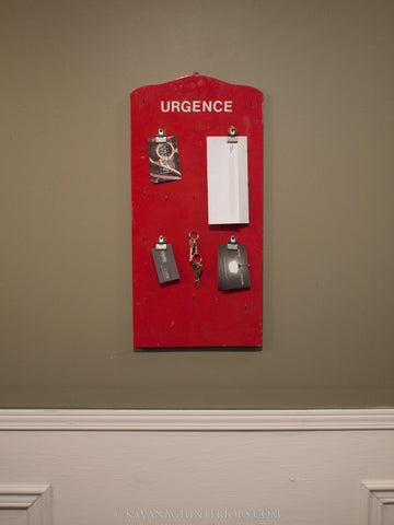 "Urgence" Knick Knack Board