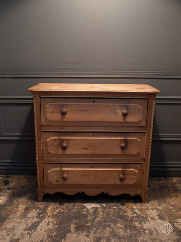 Antique Canadian Pine Chest Of Drawers